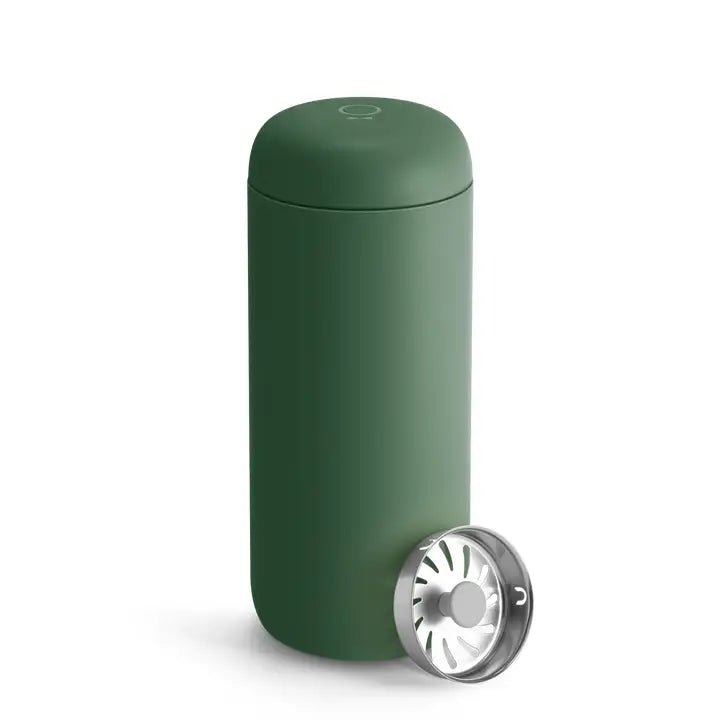 Green Carter Move Mug with metal splash guard, travel-friendly design.